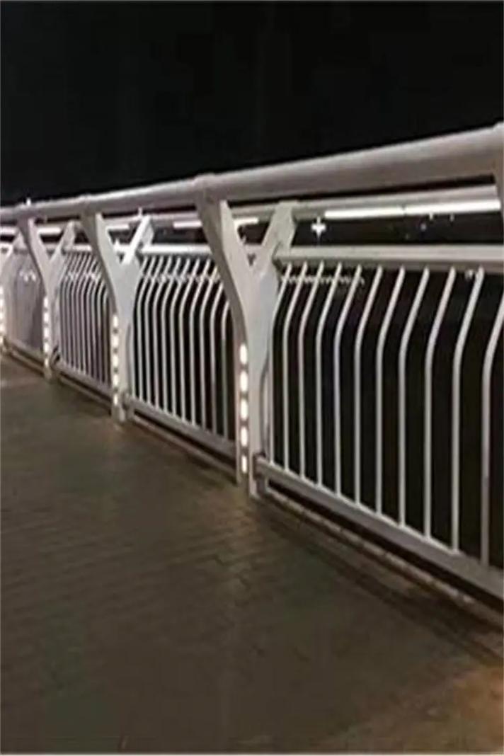 双鸭山桥梁护栏哪家好,喆达护栏电话:13188747111